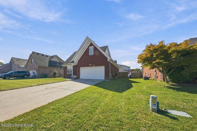 354 Bentwood Dr, Shepherdsville, KY 40165