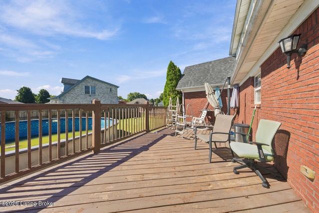 354 Bentwood Dr, Shepherdsville, KY 40165