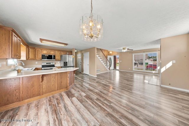 354 Bentwood Dr, Shepherdsville, KY 40165