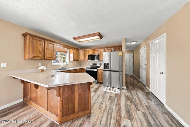 354 Bentwood Dr, Shepherdsville, KY 40165
