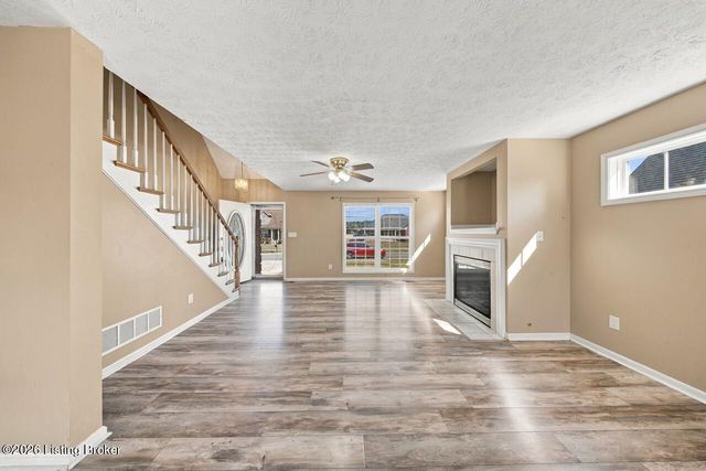354 Bentwood Dr, Shepherdsville, KY 40165