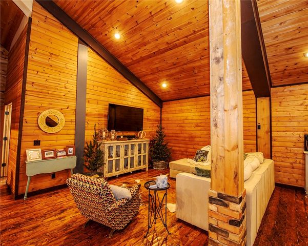 3713 Madison 8715, Huntsville, AR 72740