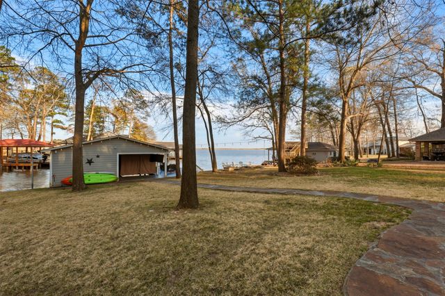 88 Wilcox Street, Mount Vernon, TX 75457