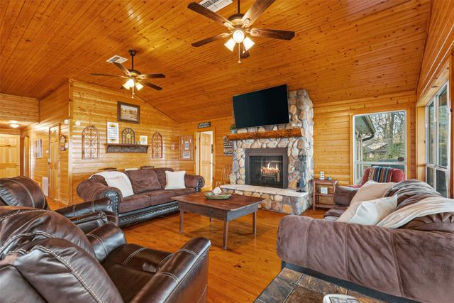 88 Wilcox Street, Mount Vernon, TX 75457