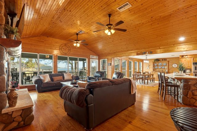 88 Wilcox Street, Mount Vernon, TX 75457