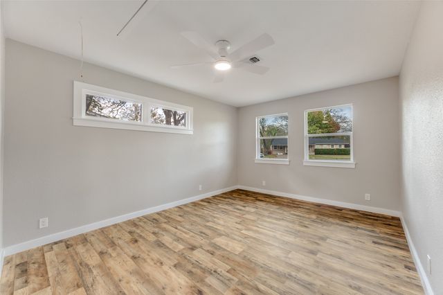 1402 N Ricketts Street, Sherman, TX 75092