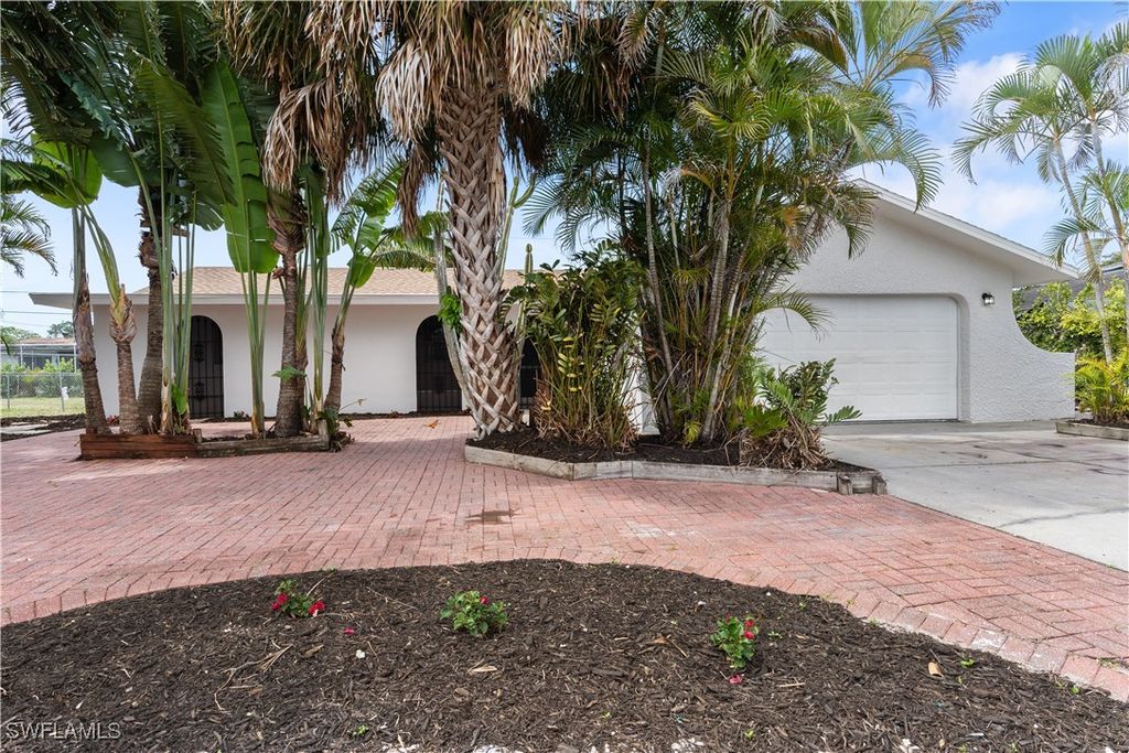 8925 Dorchester ST, Fort Myers, FL 33907