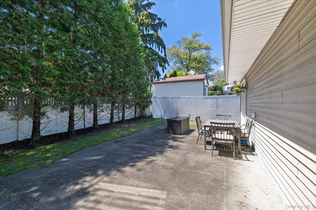406 Jefferson Street, Franklin Square, NY 11010