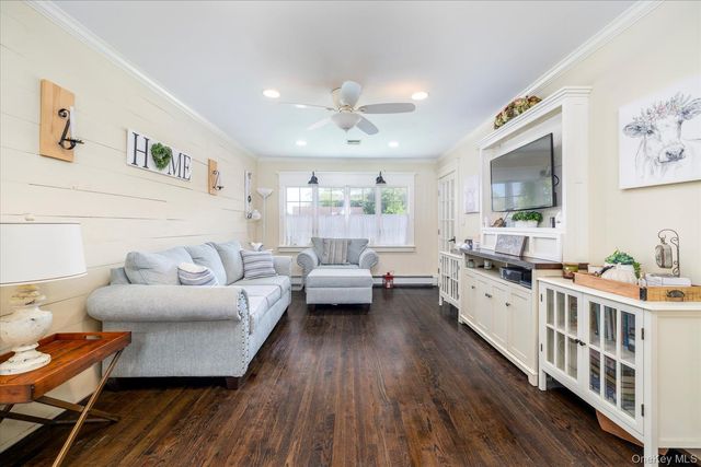 406 Jefferson Street, Franklin Square, NY 11010