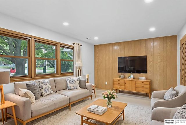 1101 Potter Road, Bellevue, NE 68005