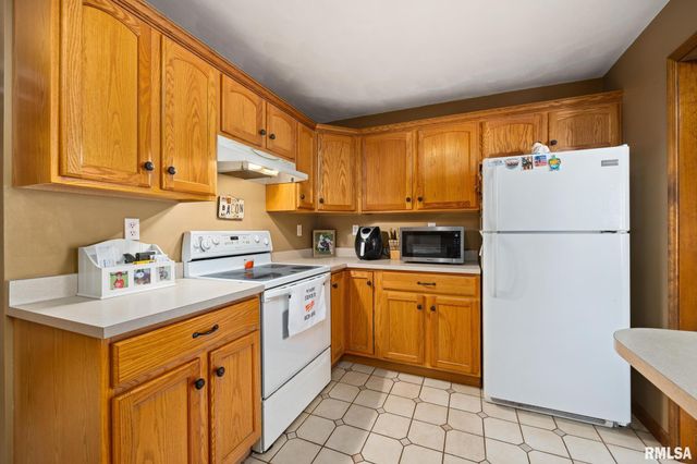 820 W CEDAR POINT Court, Bartonville, IL 61607