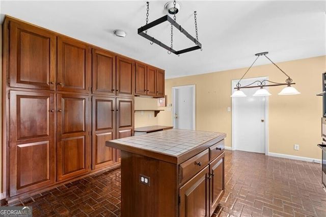 515 Kenbrook Drive, Atlanta, GA 30327