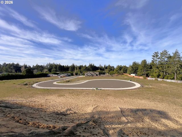 1090 PARK Pl, Coos Bay, OR 97420