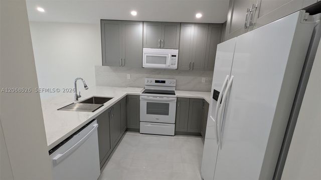 10341 SW 147th Ct Cir 14, Miami, FL 33196