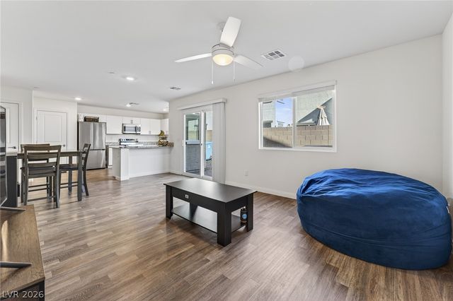 5714 Sunset Amber Avenue, Las Vegas, NV 89122