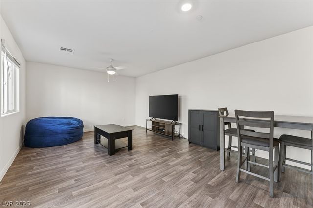 5714 Sunset Amber Avenue, Las Vegas, NV 89122