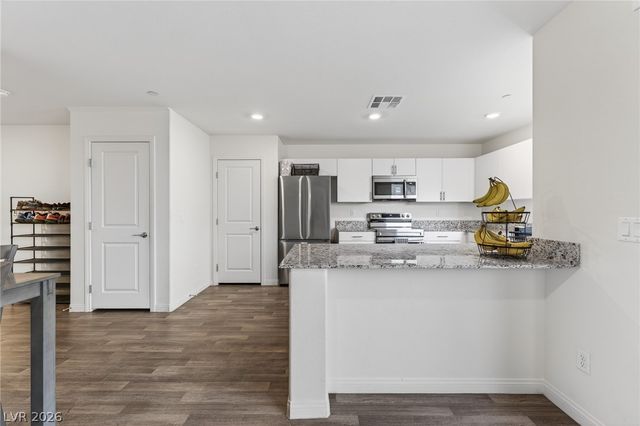 5714 Sunset Amber Avenue, Las Vegas, NV 89122