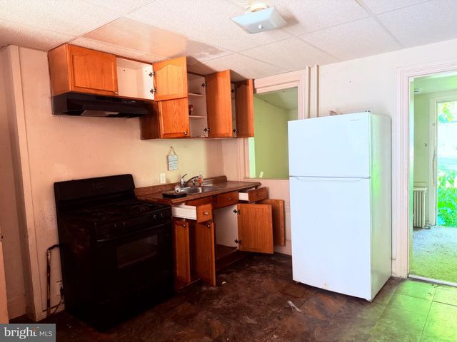 325 E MOORE ST, Norristown, PA 19401