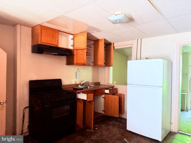 325 E MOORE ST, Norristown, PA 19401