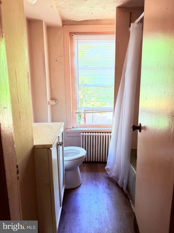 325 E MOORE ST, Norristown, PA 19401