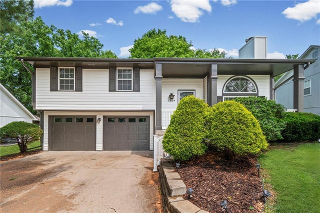 2204 NE Chipman Road, Lee's Summit, MO 64086