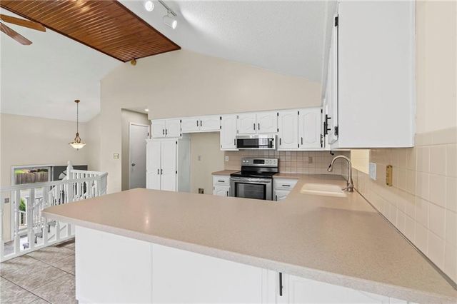 2204 NE Chipman Road, Lee's Summit, MO 64086
