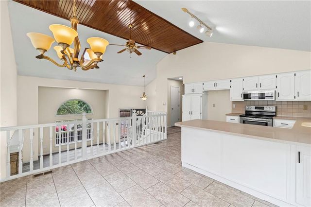 2204 NE Chipman Road, Lee's Summit, MO 64086
