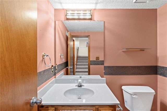 2204 NE Chipman Road, Lee's Summit, MO 64086