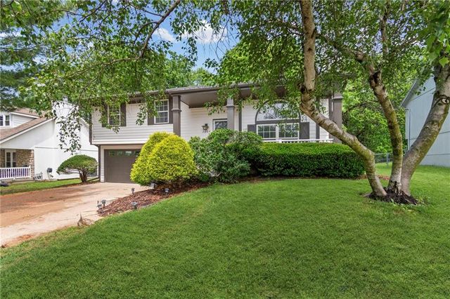 2204 NE Chipman Road, Lee's Summit, MO 64086