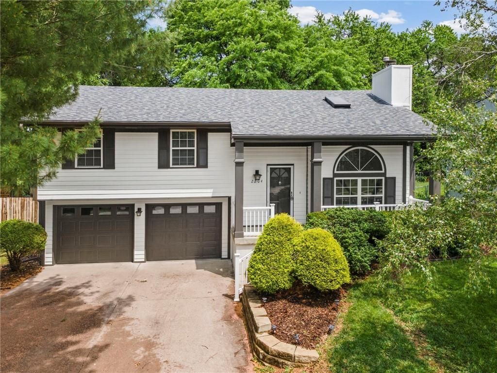 2204 NE Chipman Road, Lee's Summit, MO 64086