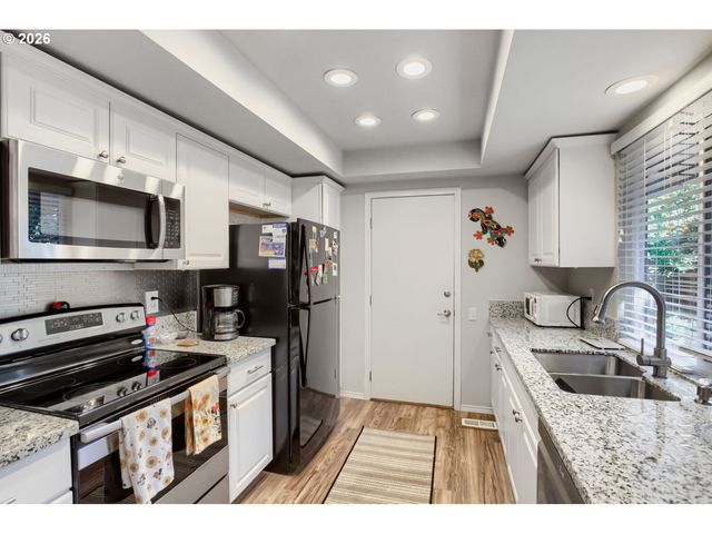 10570 Sw CENTURY OAK Dr, Portland, OR 97224