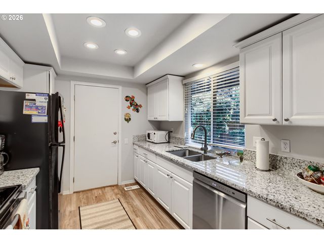 10570 Sw CENTURY OAK Dr, Portland, OR 97224