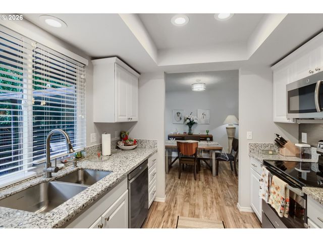 10570 Sw CENTURY OAK Dr, Portland, OR 97224