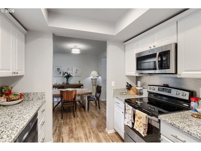 10570 Sw CENTURY OAK Dr, Portland, OR 97224