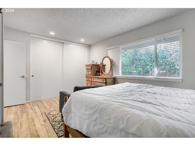 10570 Sw CENTURY OAK Dr, Portland, OR 97224