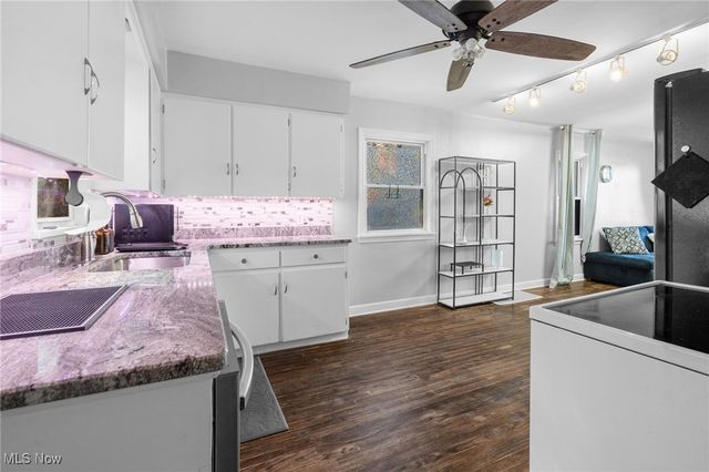 1861 S Main Street, Akron, OH 44301