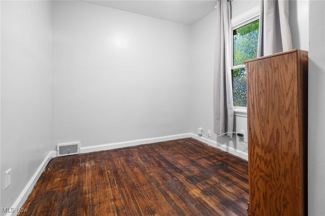 1861 S Main Street, Akron, OH 44301