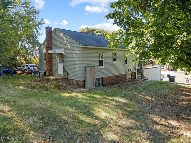 1861 S Main Street, Akron, OH 44301