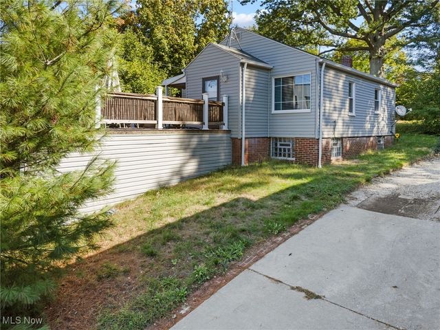 1861 S Main Street, Akron, OH 44301