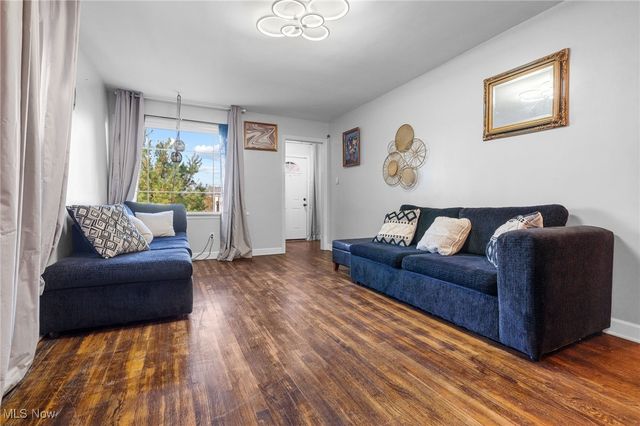 1861 S Main Street, Akron, OH 44301