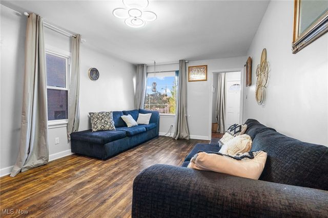 1861 S Main Street, Akron, OH 44301