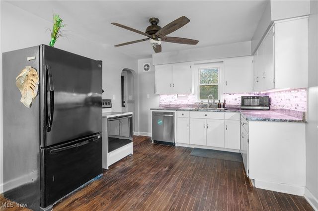 1861 S Main Street, Akron, OH 44301