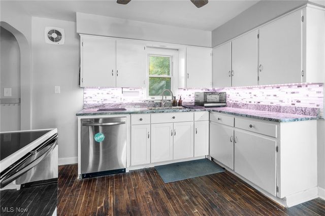 1861 S Main Street, Akron, OH 44301