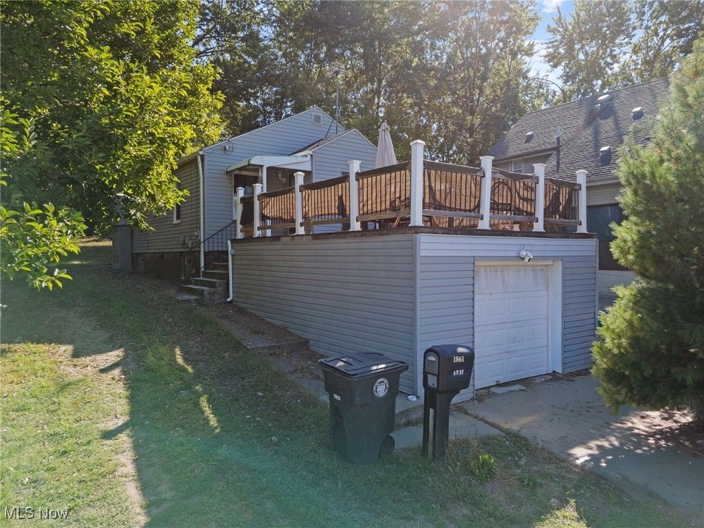 1861 S Main Street, Akron, OH 44301