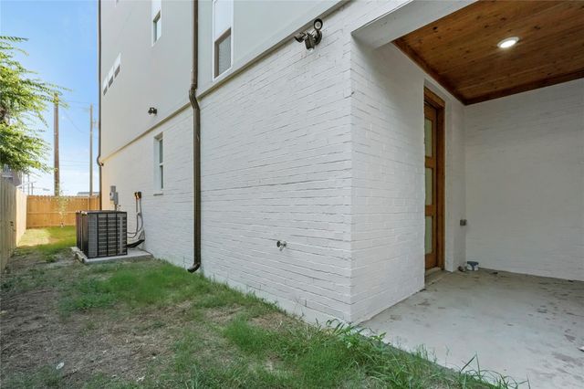 1404 Hamburg, Dallas, TX 75215