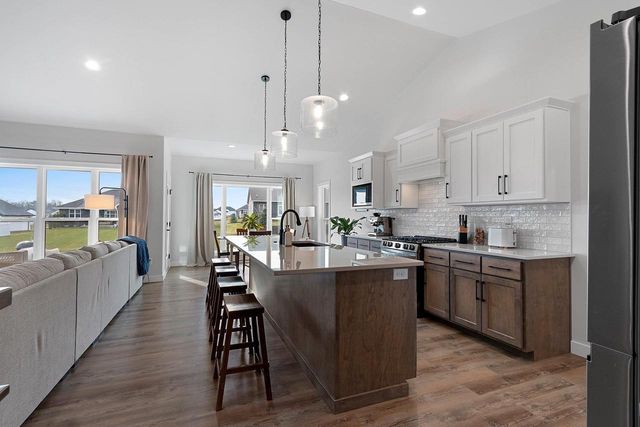 2652 CHAMBERS CROSSING, Suamico, WI 54313