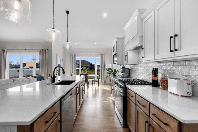 2652 CHAMBERS CROSSING, Suamico, WI 54313