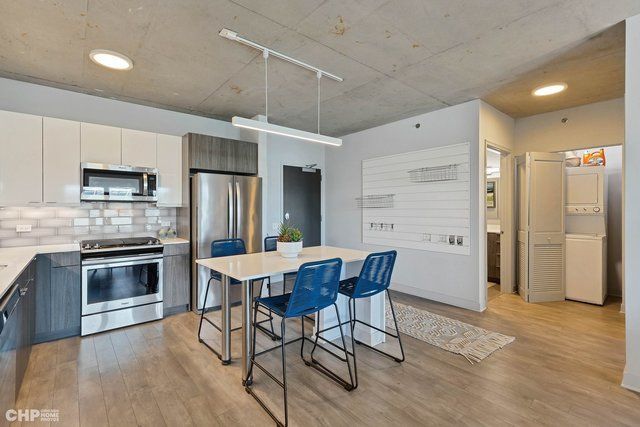 1025 W Addison Street 535, Chicago, IL 60613