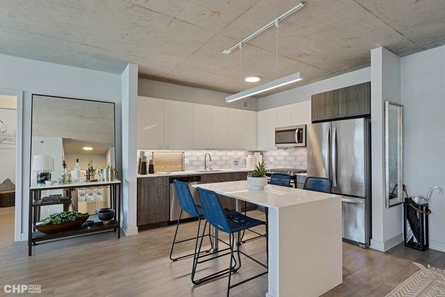 1025 W Addison Street 535, Chicago, IL 60613