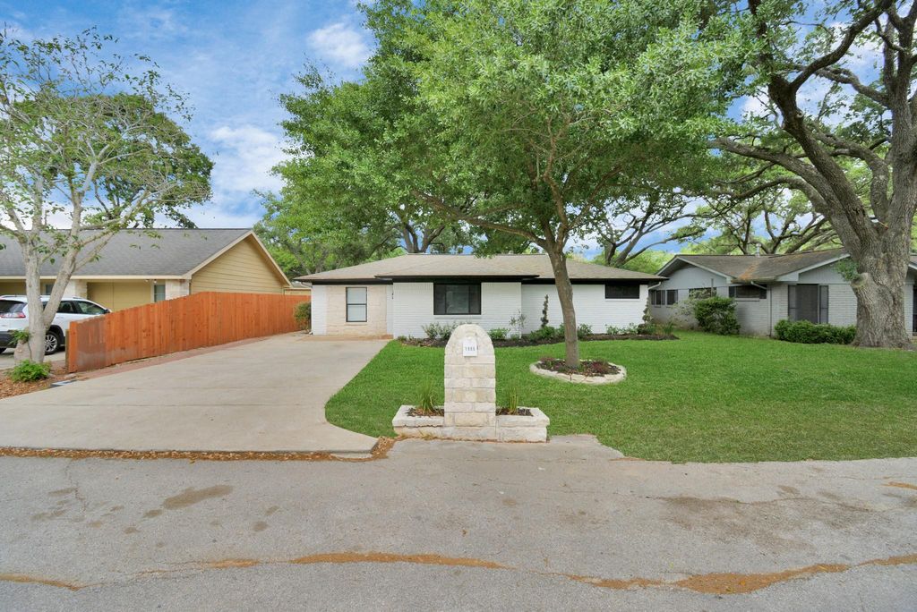 1906 Airline Drive, Katy, TX 77493